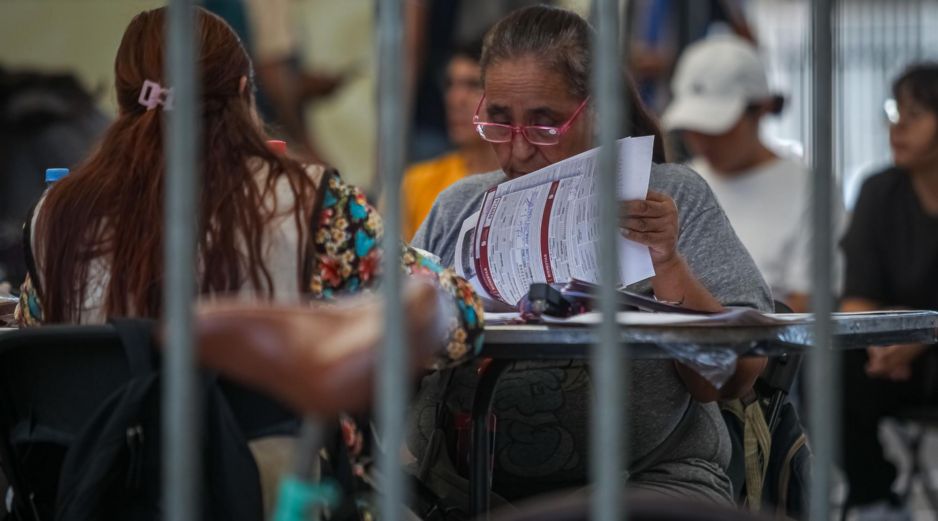 Se hacen entrega de las primeras Tarjetas Mujeres con Bienestar. INF/ARCHIVO
