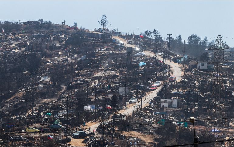 Una serie de incendios se produjeron en Chile debido a una ola de calor, la cual elevó la temperatura y generó incendios forestales. EFE / C. Basaure