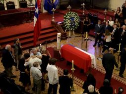 Los restos del ex presidente están siendo velados con todos los honores nacionales. EFE/ A. Díaz