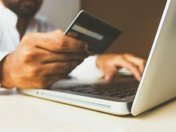 Las tarjetas de crédito pueden traer inconvenientes relacionados con las finanzas personales. Unsplash.