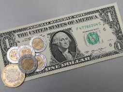 De acuerdo con un reporte del medio Bloomberg, el dólar comenzó la jornada de hoy por arriba de los 17 pesos. NTX / ARCHIVO
