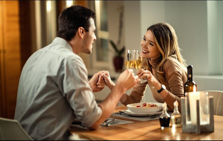 ¿Buscas el restaurante perfecto para una comida o cena romántica en Guadalajara el 14 de febrero?. Istock getty images