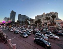 La calle más emblemática de la ciudad del pecado se convirtió en un verdadero estacionamiento gracias a las fuertes medidas de seguridad y viales. EL INFORMADOR.