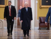 El líder de la mayoría, el demócrata Chuck Schumer, y el líder republicano Mitch McConnell lanzaron duras advertencias sobre las consecuencias de abandonar a los añejos aliados de Washington en Europa. AP/ J. S. Applewhite.