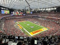 El Allegiant Stadium abrió sus puertas para recibir a más de 65 mil personas para formar parte del cierre de la temporada de NFL. EL INFORMADOR.
