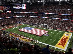 Usher no dejó escapar la oportunidad de brillar y puso a bailar a la gente con temas que lo pusieron en la cima de la música como “OMG” y  “Yeah”. EFE / C. Brehman