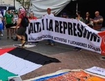 Alrededor de las 12:30 horas se reunieron en la Rambla Cataluña, donde el pasado domingo policías tapatíos detuvieron a varias personas quienes pintaban un mural en favor de Gaza en la pared de un particular, y quienes fueron liberadas esta misma semana. ESPECIAL