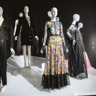 Yves Saint Laurent revive las “Transparencias”