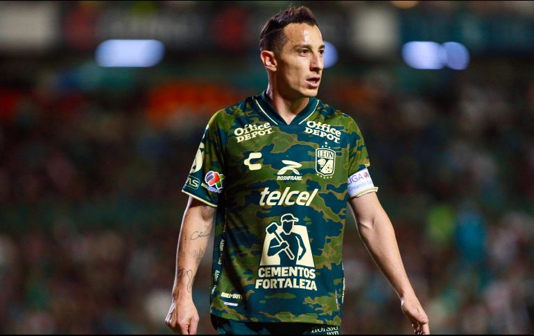 Andrés Guardado, quien tuvo que salir de cambio con Sebastián Santos en el partido frente al América por una lesión. IMAGO7.