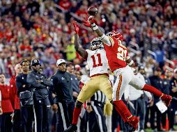 El duelo del domingo se transmitió en EU a través de los canales de la cadena CBS. EFE/J. Mabanglo