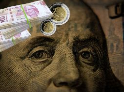 El peso mexicano se cotiza en los mercados internacionales alrededor de los 16.82 pesos por dólar.