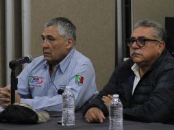 A medio día los transportistas se dirigieron al Congreso del Estado con alrededor de unas 30 unidades donde fueron recibidos por diputados. ESPECIAL.