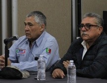 A medio día los transportistas se dirigieron al Congreso del Estado con alrededor de unas 30 unidades donde fueron recibidos por diputados. ESPECIAL.