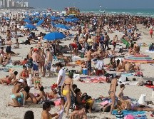 Otra medida que busca desalentar la llegada de turistas es la aplicación de una nueva tarifa plena de estacionamiento de 30 dólares, que alcanzará los 100 en los dos fines de semana de mayor impacto en marzo. AP/ ARCHIVO.