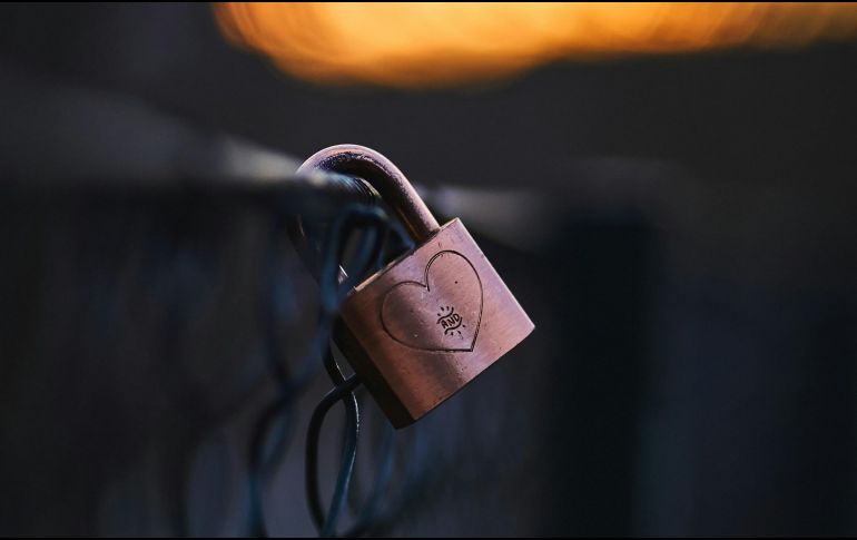 Persistir en el amor requiere una voluntad admirable, pero puede tornarse problemático si ese amor impide que la persona enamorada avance. UNSPLASH/Bogdan Cotos