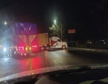 Presuntamente, se trata de elementos de la Guardia Nacional quienes se enfrentan a civiles armados en la colonia Constituyentes de aquel municipio quienes bloquearon los ingresos de las avenidas y carreteras. ESPECIAL