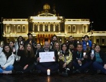 A través de sus redes sociales, el rector de la UdeG, Ricardo Villanueva, pidió a los diputados locales que aprobaran el presupuesto constitucional de la UdeG. Incluso mostró los reconocimientos que les entregaría la casa de estudios. TWITTER/rvillanueval