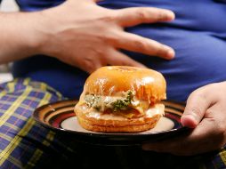 Se necesitan entre 2 a 3 horas de espera entre la cena y el momento de acostarse para garantizar un descanso adecuado. ESPECIAL / Foto de Towfiqu barbhuiya en Unsplash