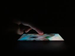 Cuando no dormimos lo suficiente, terminamos teniendo recuerdos deteriorados y lapsos de falta de atención, así como la alteración de nuestro metabolismo. ESPECIAL / Foto de Akshar Dave en Unsplash