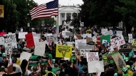 Manifestantes a favor del aborto frente a la Casa Blanca, en Washington. EFE/ARCHIVO