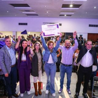 Claudia Delgadillo toma protesta como abanderada de Hagamos