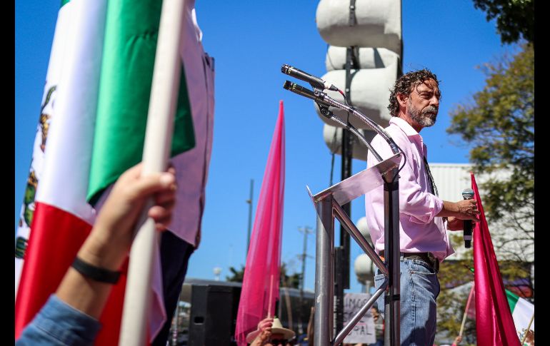Teñida de rosa y blanco, así lució la Plaza Juárez de Guadalajara,  durante la Marcha por la Democracia,  que reunió a más de 50 mil personas, según los organizadores. EL INFORMADOR / H. Figueroa