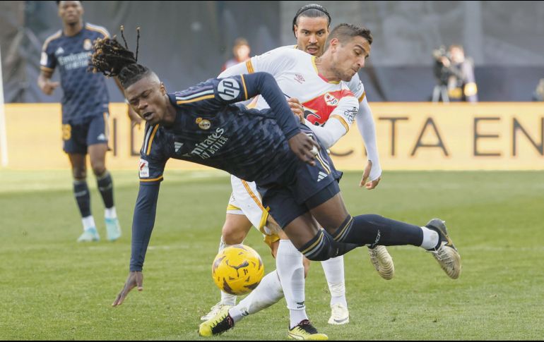 El Real Madrid podría ver reducida su ventaja en Liga si el Girona consigue un triunfo hoy frente al Athletic de Bilbao. EFE