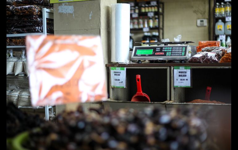 Los mercaderes podrán acudir con el personal de PROFECO para calibrar sus básculas de forma gratuita y recibir un sello de acreditación, pero a partir de abril, aquellos que no cuenten con la calibración serán sancionados. EL INFORMADOR / H. Figueroa