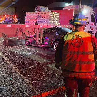 Percance entre automóvil y vehículo de carga deja tres muertos en San Juan de los Lagos