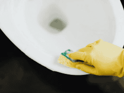 A veces los productos de limpieza ofertados en el mercado no duelen ser los más eficaces. PEXELS/Karolina Grabowska