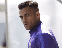 A Dani Alves se le condenó por un delito de agresión sexual a cuatro años y medio de cárcel, cinco de libertad vigilada y nueve de alejamiento de la víctima, a la que deberá indemnizar con 150 mil euros. EFE / A. García