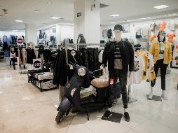 Con la Ley Silla, se pretende prohibir que los empleadores obliguen a los trabajadores a permanecer de pie durante toda una jornada laboral. EL INFORMADOR / ARCHIVO