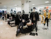 Con la Ley Silla, se pretende prohibir que los empleadores obliguen a los trabajadores a permanecer de pie durante toda una jornada laboral. EL INFORMADOR / ARCHIVO