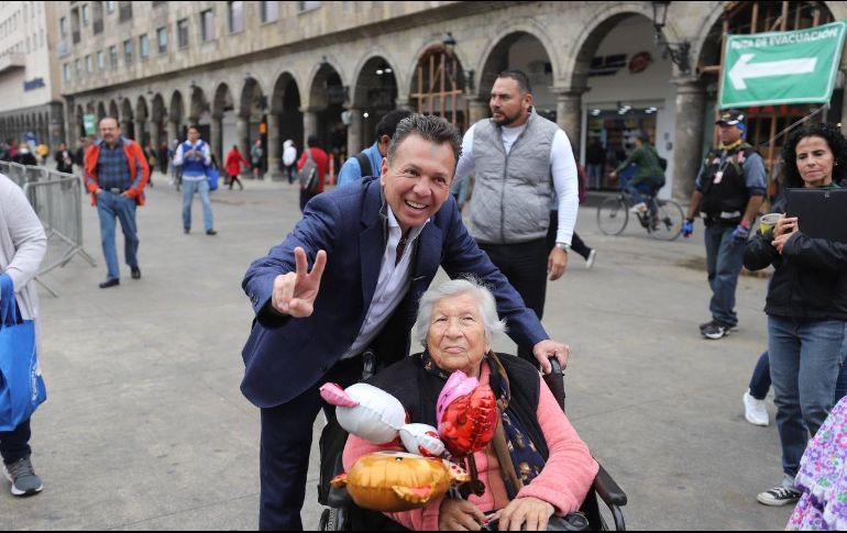 Pablo Lemus reafirma su compromiso con los apoyos sociales. ESPECIAL