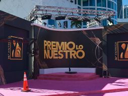 La alfombra se alista para recibir a lo mejor de los artistas musicales latinos en el año pasado. ESPECIAL / X: @premiolonuestro