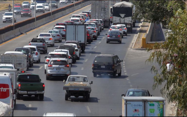 La contaminación en la metrópoli se ha acentuado en lo que va del año, por lo que se busca que más ciudadanos acudan a verificar sus autos. EL INFORMADOR/Archivo