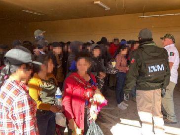 De acuerdo con Migración, se reportó que al interior de una casa habitación en condiciones de abandono había un numeroso grupo de personas, al parecer de origen extranjero. X/ @INAMI_mx.