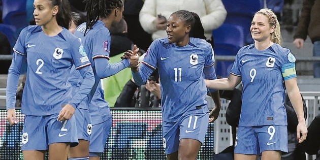 Frauenfußball: Frankreich dominiert die deutsche Nationalmannschaft