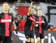 Granit Xhaka del Bayer Leverkusen celebra tras anotar el primer gol de su equipo en el encuentro ante el Mainz. AP/M. Meissner AP