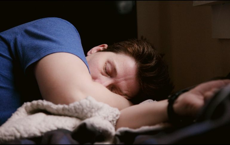 La fatiga puede ser resultado de un sueño insuficiente, comportamientos que afectan la calidad del sueño o incluso señalar problemas de salud subyacentes no diagnosticados. ESPECIAL / Foto de Shane en Unsplash