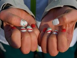 Especialistas recomiendan a las mujeres el uso de bloqueador en las manos media hora antes de la colocación del material, ya que se aplica de manera directa en las manos. EFE / ARCHIVO