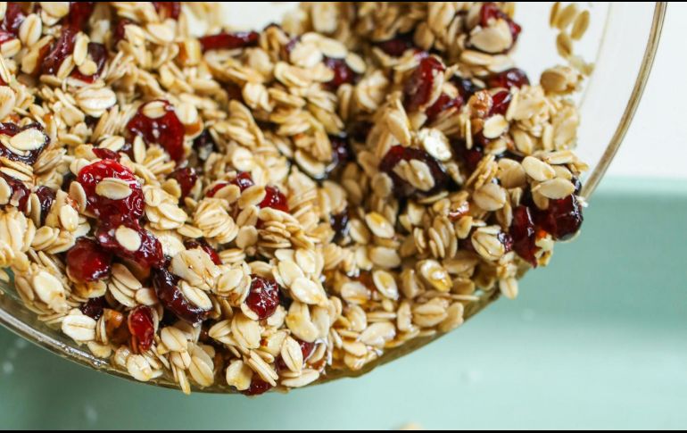 La avena aporta diversos beneficios al cuerpo. ESPECIAL / Foto de Polina Tankilevitch en Pexels