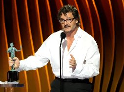 Pedro Pascal recibe el premio a mejor actor en una serie de drama por 