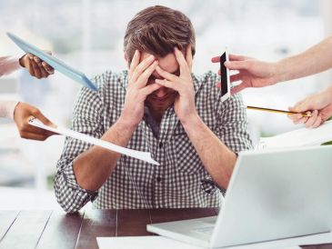 El exceso de trabajo y la falta de tiempo libre, son dos de los principales causantes del estrés. ESPECIAL