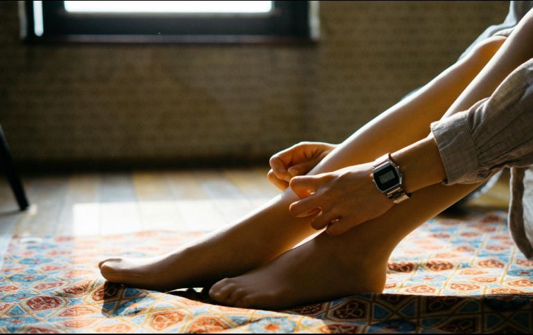 Una de las actividades que podría beneficiar ampliamente a tus piernas es andar en bicicleta.  ESPECIAL/ Foto de Manki Kim en Unsplash