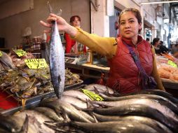 Si vas a comprar pescados y mariscos en esta temporada, compara precios. SUN / ARCHIVO