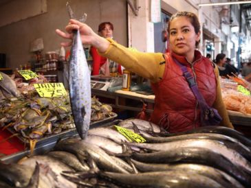 Si vas a comprar pescados y mariscos en esta temporada, compara precios. SUN / ARCHIVO