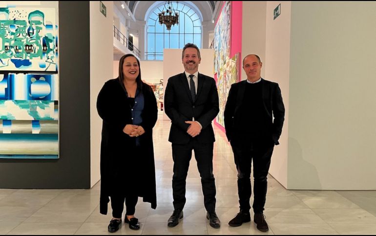 El consejero de Cultura, Turismo y Deporte de la capital española, Mariano de Paco Serrano, recibió hoy en la sede de su departamento en Madrid, España, a Estrella Araiza, directora del FICG. CORTESÍA/ FICG.