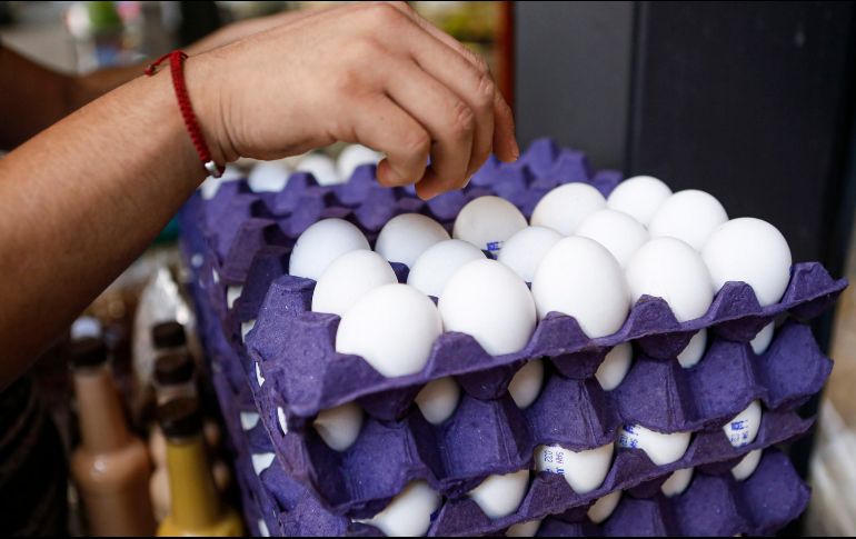 Otra opción viable es calentarlos en el microondas, solo requerirá romper el huevo en un recipiente apto, con cuidado de no romper la yema e introducirlo durante 40 segundos a una potencia media o cualquier variante dependiendo del electrodoméstico. INFORMADOR/archivo