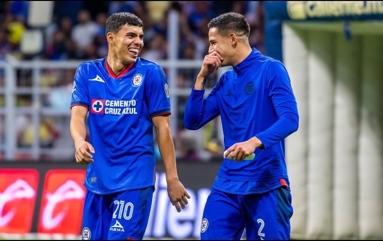 El duelo estuvo marcado por polémicas decisiones arbitrales. Imago7